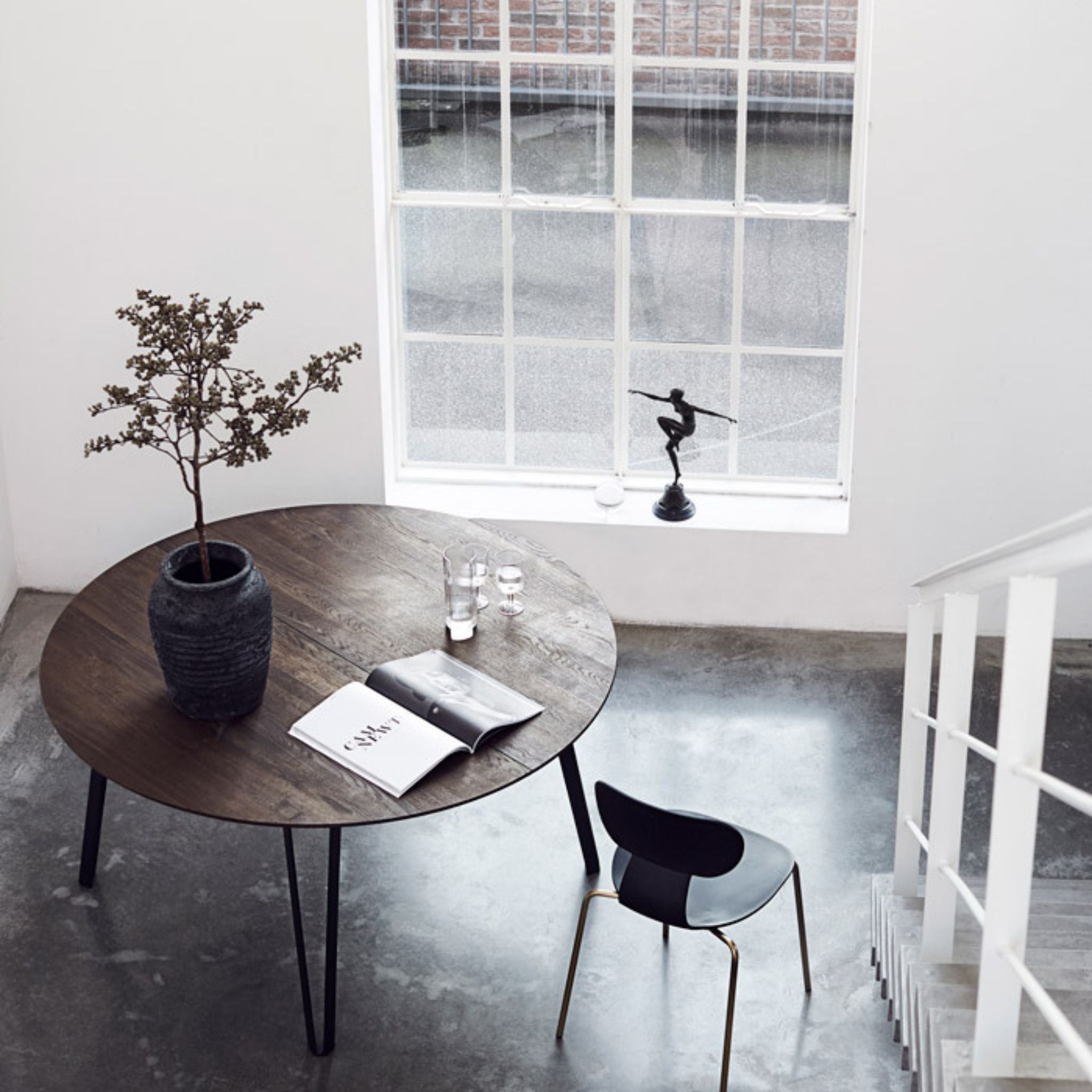 Muubs Round Dining Table Space Smoked Oak With Black Coated Metal Legs