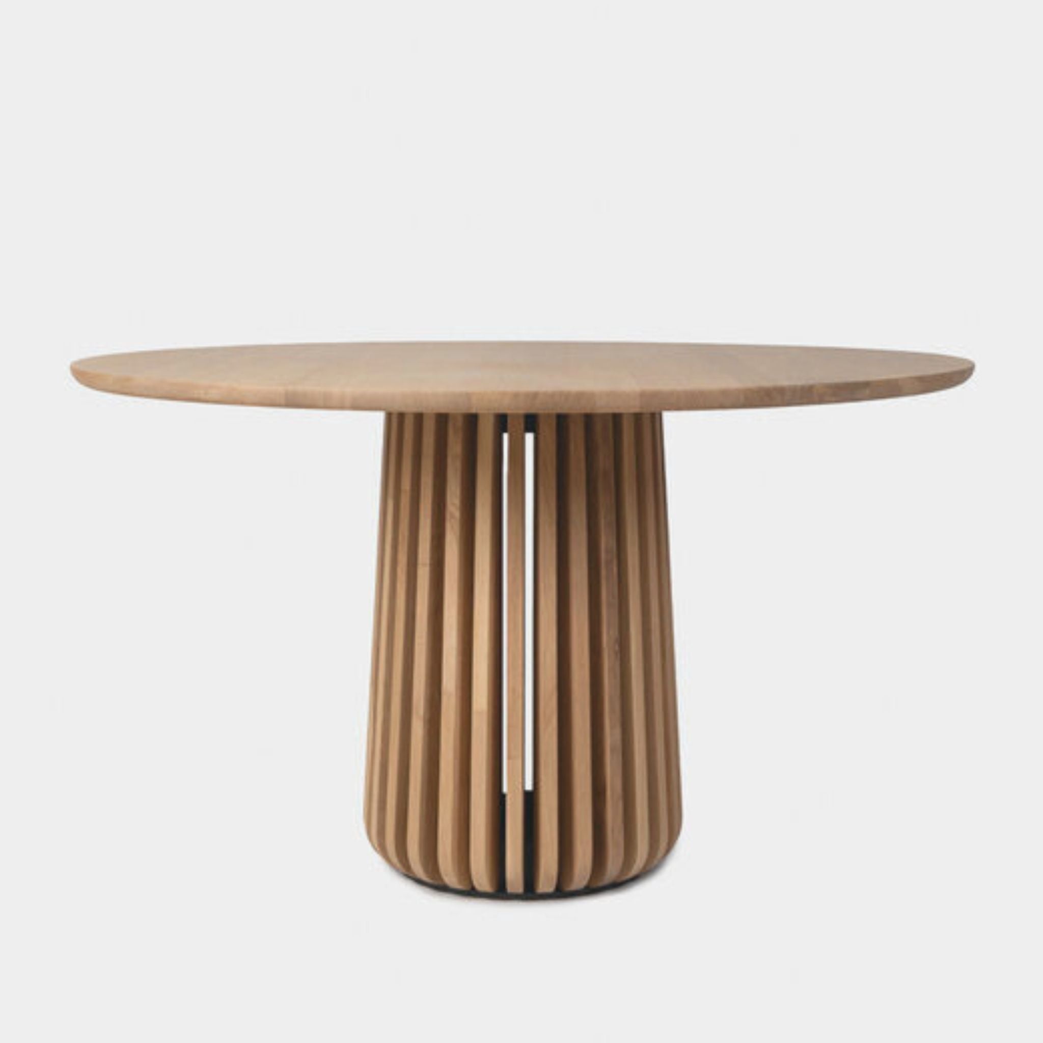 Vincent Sheppard Maru Round Dining Table